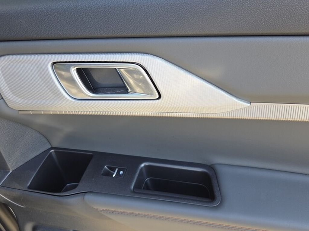 Certified 2026 Ford Explorer Active RWD image 18