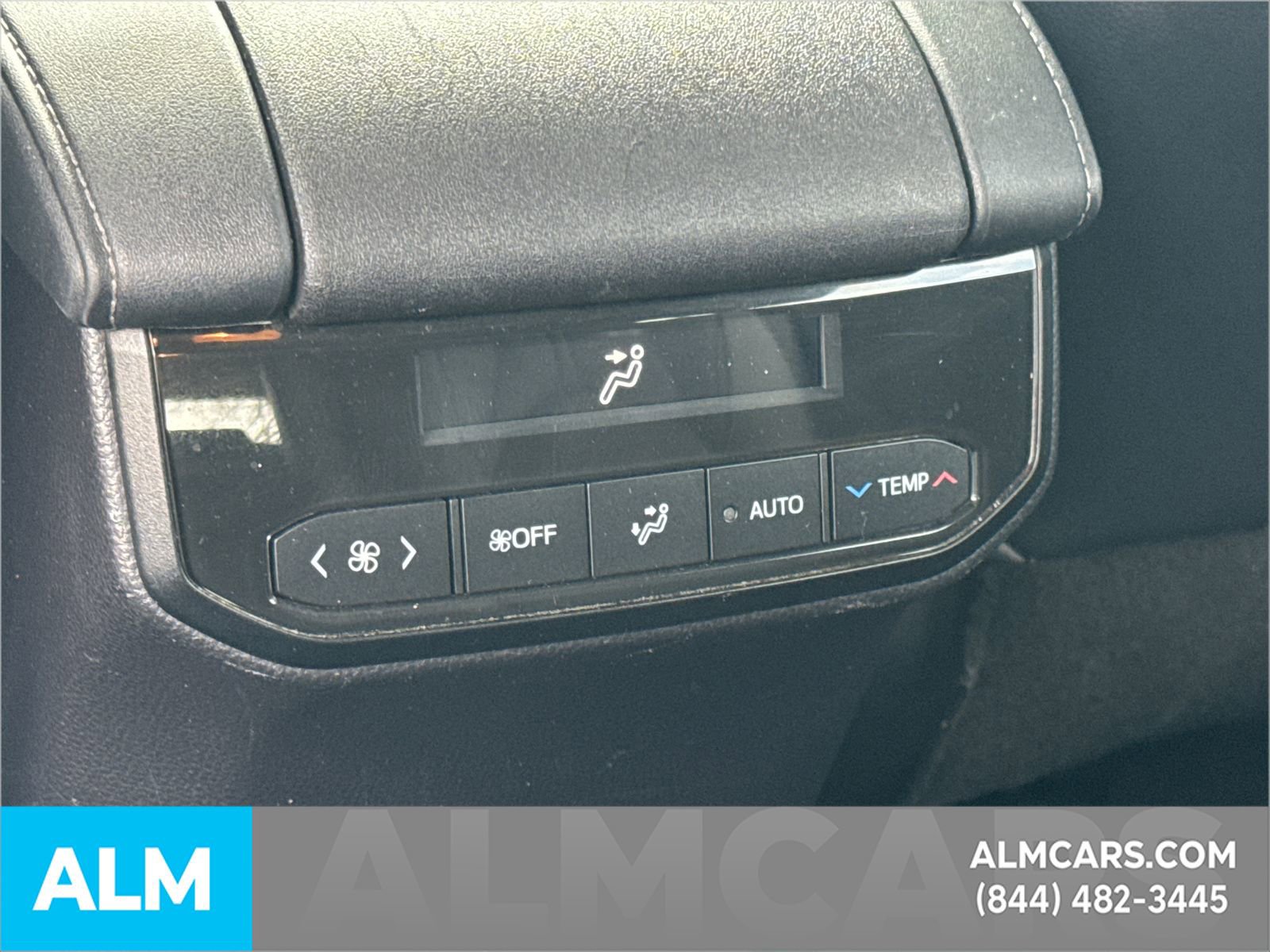 Used 2021 Toyota Highlander XLE image 28