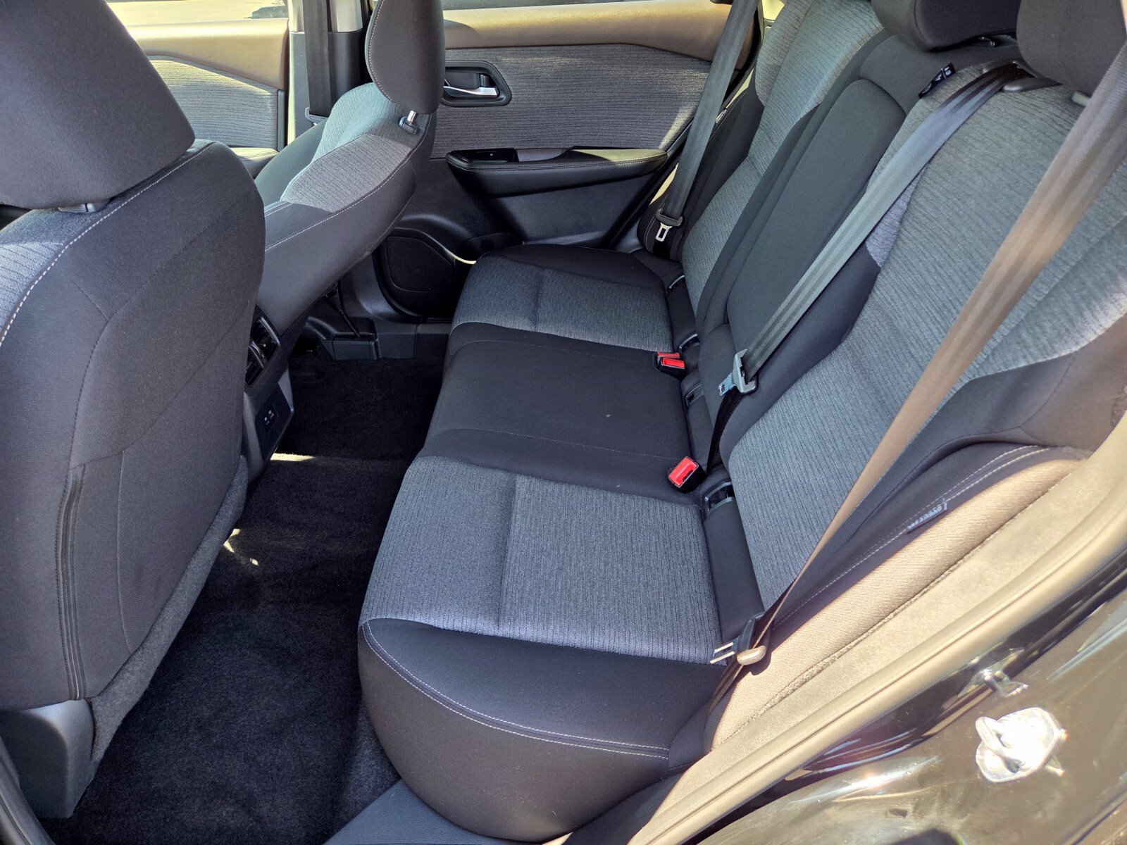 Used 2023 Nissan Rogue SV FWD image 11