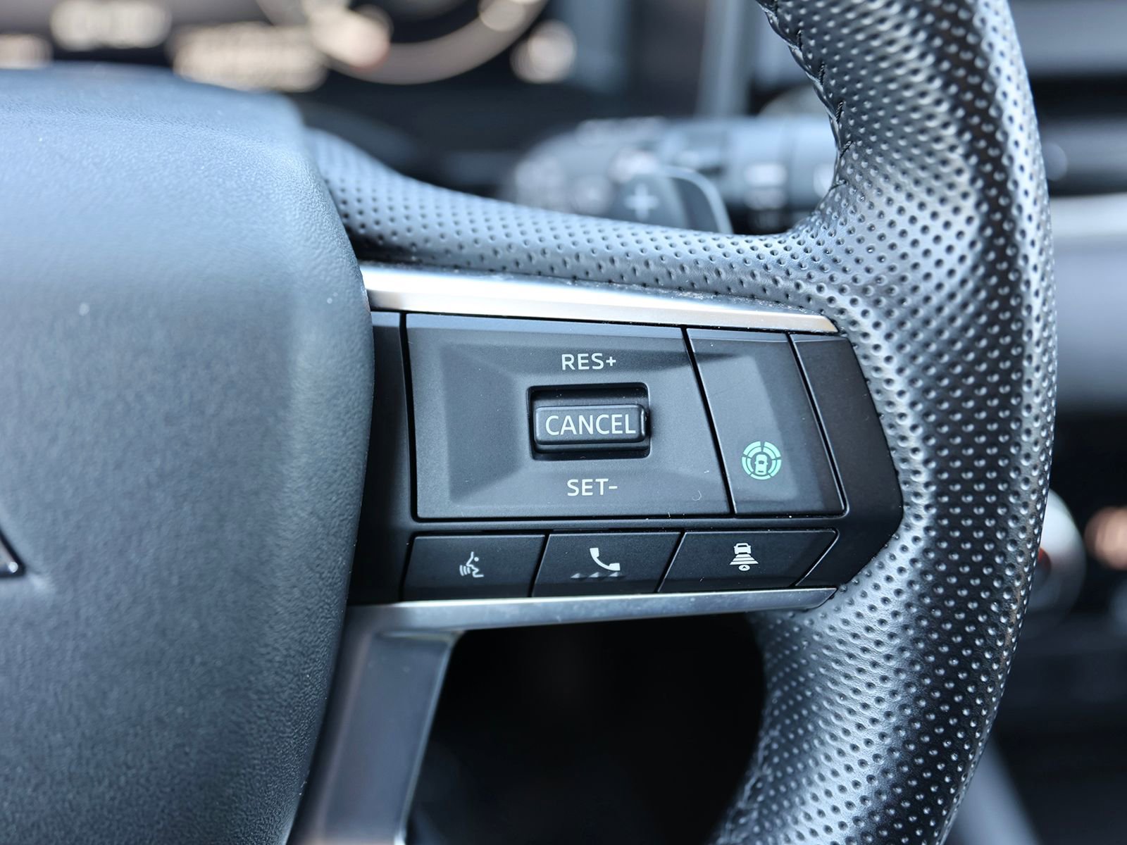 Used 2024 Mitsubishi Outlander 4WD Plug-In Hybrid image 40