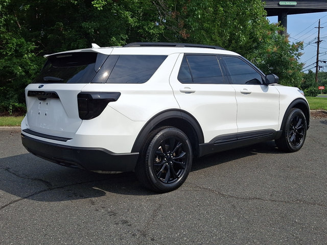 Certified 2023 Ford Explorer XLT w/ Equipment Group 202A AWD/4WD image 11