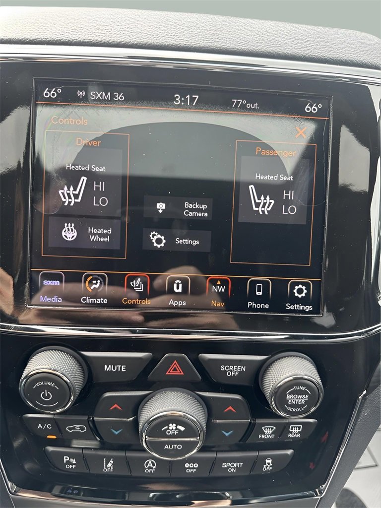 Used 2021 Jeep Grand Cherokee Laredo X image 27