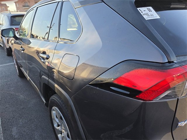 Used 2020 Toyota RAV4 LE image 4