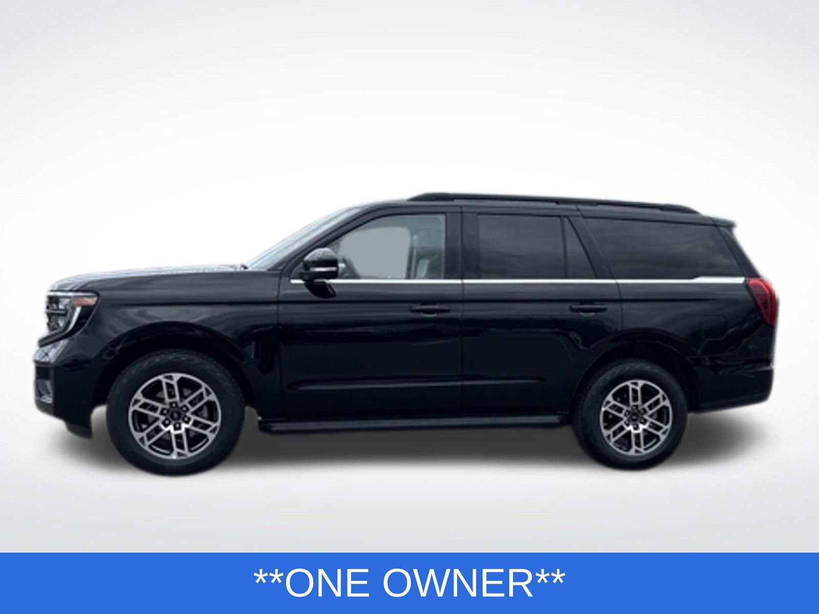 Certified 2025 Ford Expedition Active AWD/4WD image 3