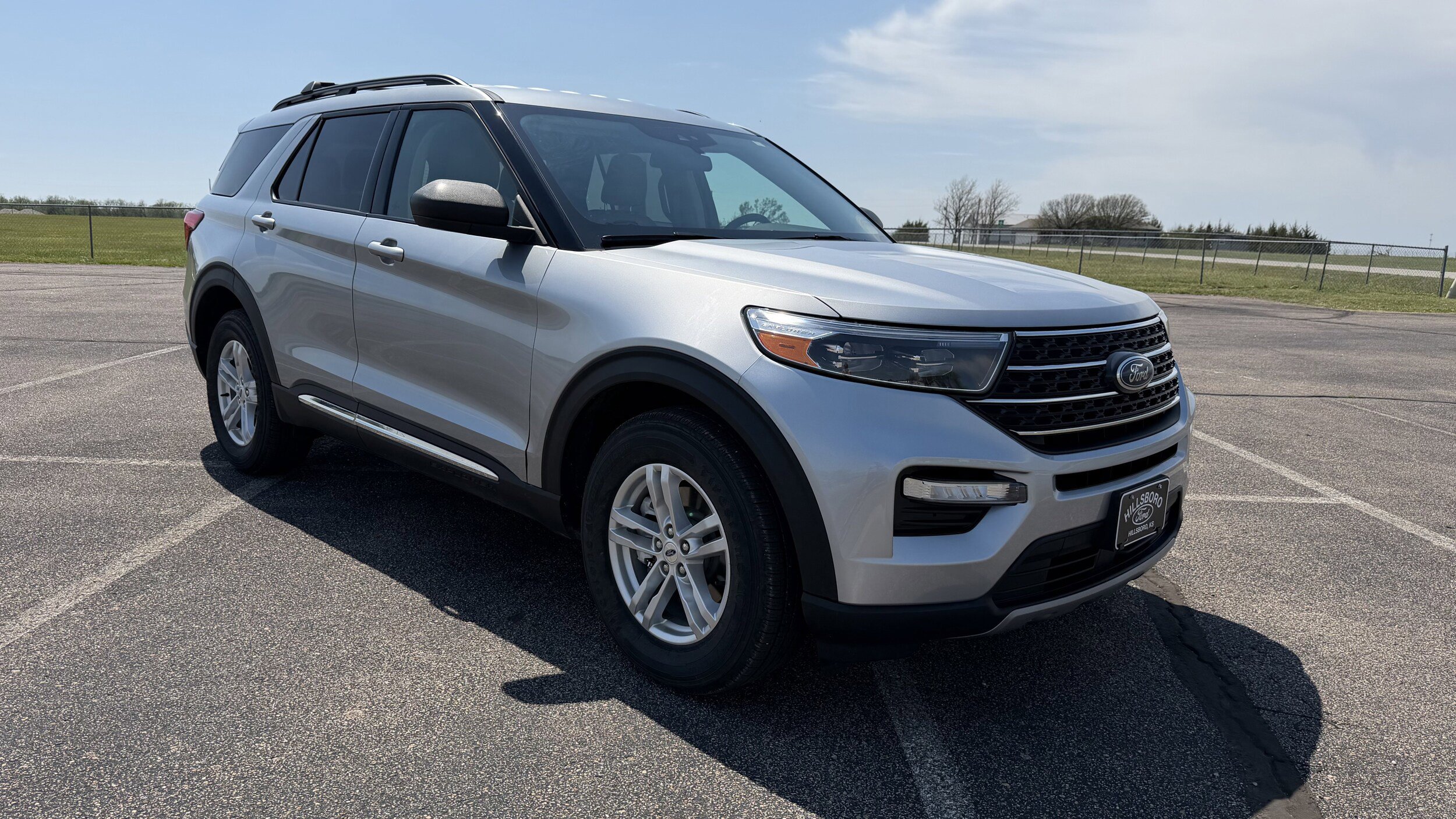 Certified 2023 Ford Explorer XLT w/ Equipment Group 202A AWD/4WD image 3