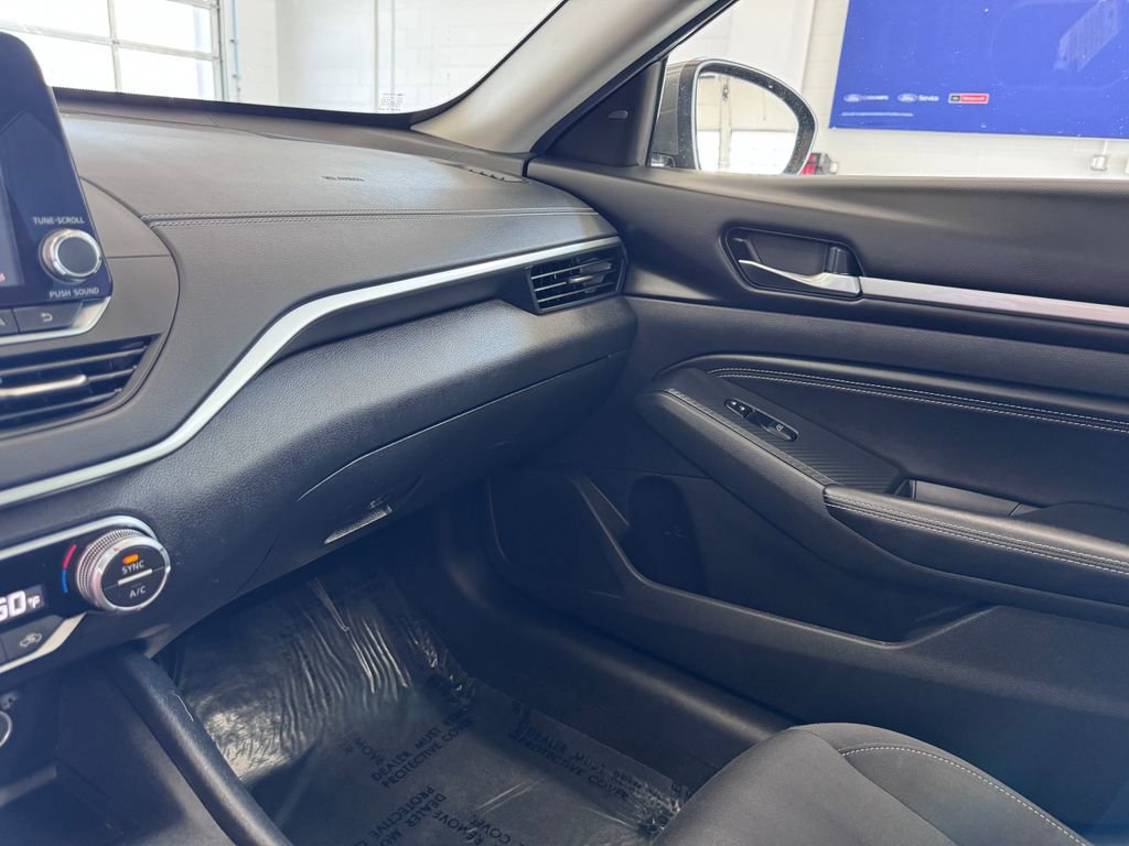 Used 2019 Nissan Altima 2.5 SV image 16