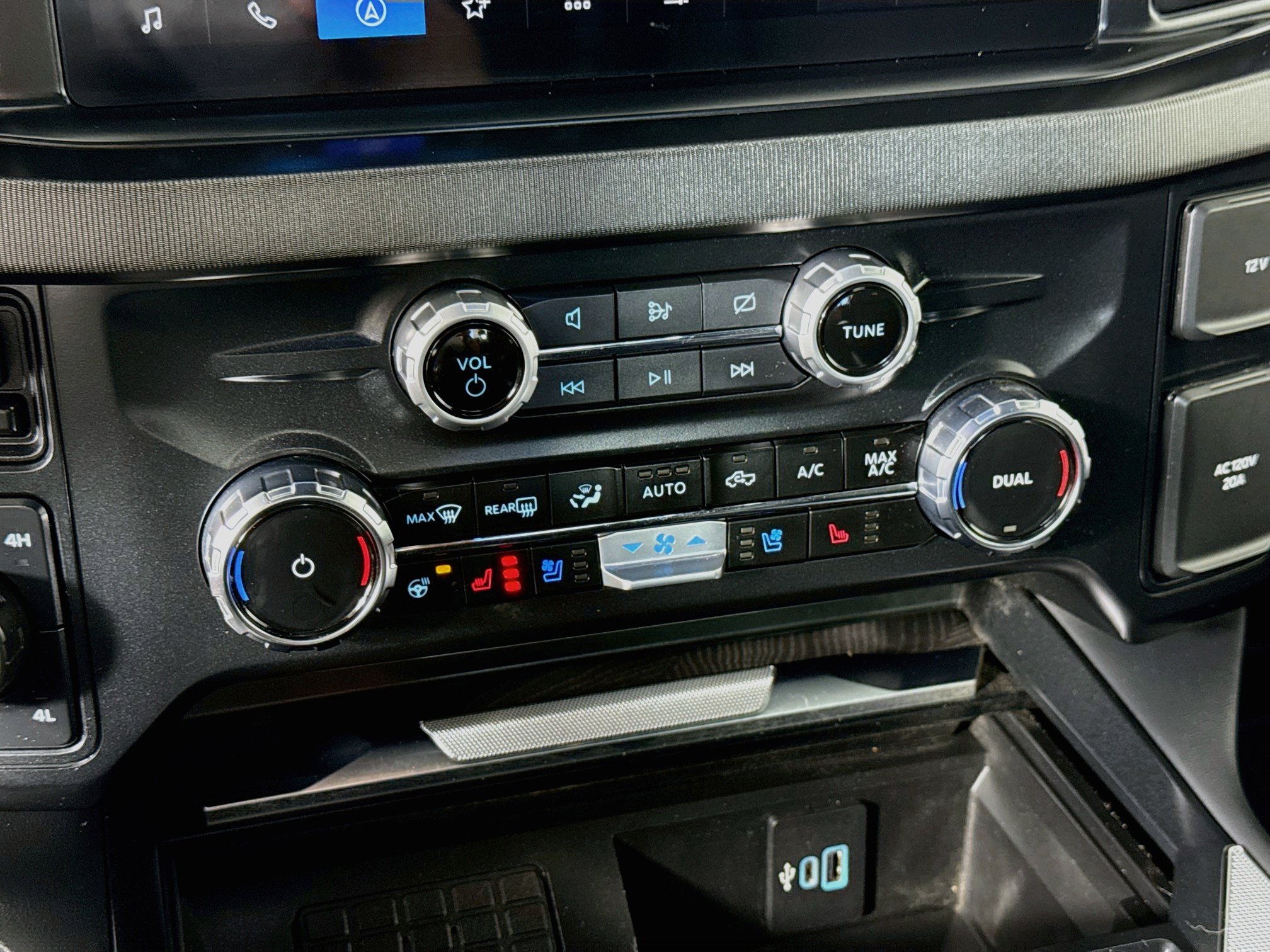 Certified 2024 Ford F250 Platinum AWD/4WD image 16