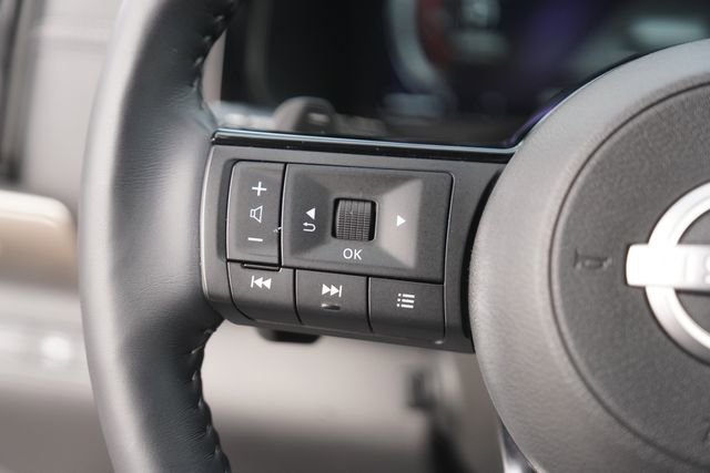 Used 2024 Nissan Pathfinder Platinum FWD image 23