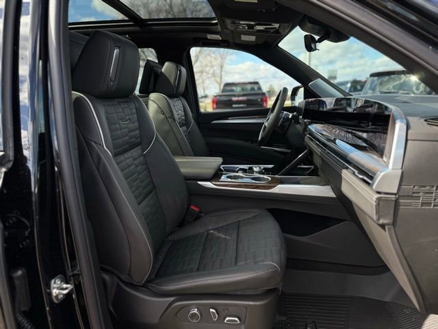 Used 2026 Cadillac Escalade Platinum Sport w/ LPO, Floor Liner Package image 33