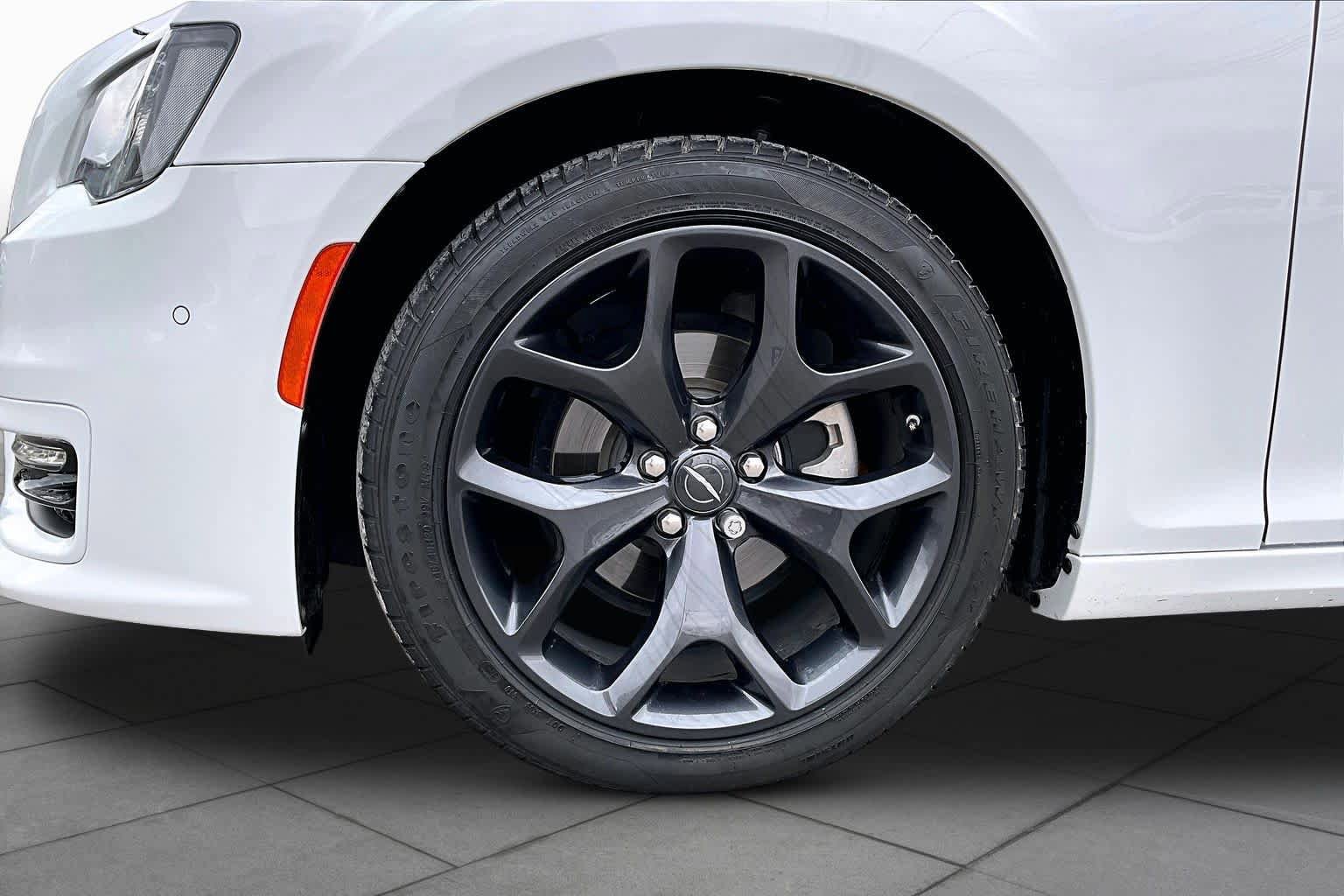 Used 2023 Chrysler 300 Touring L w/ Comfort Group RWD image 10