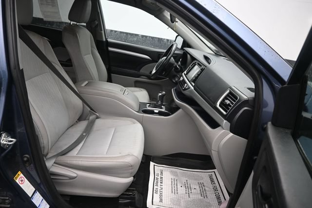 Used 2019 Toyota Highlander Plus AWD/4WD image 10
