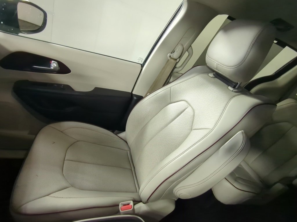 Used 2017 Chrysler Pacifica Limited image 14