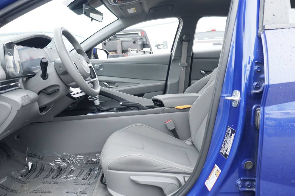 Used 2024 Hyundai Elantra SEL FWD image 4