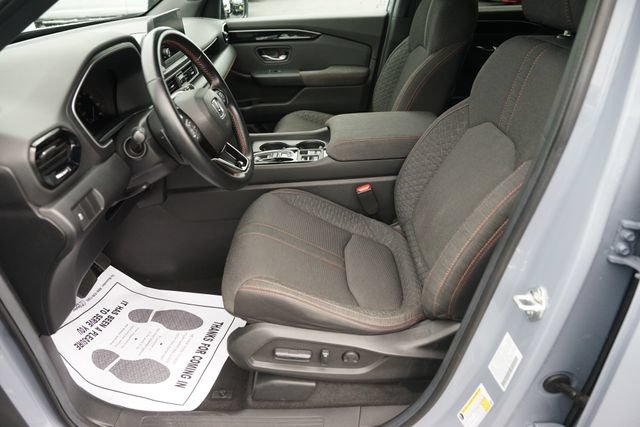 Used 2025 Honda Pilot Sport image 9