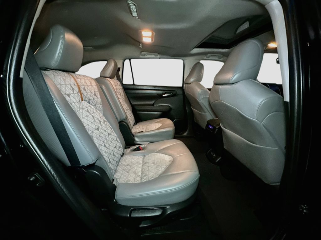 Used 2022 Toyota Highlander Bronze Edition AWD/4WD image 24