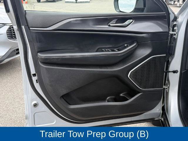 Used 2022 Jeep Grand Cherokee Laredo w/ Luxury Tech Group I AWD/4WD image 11