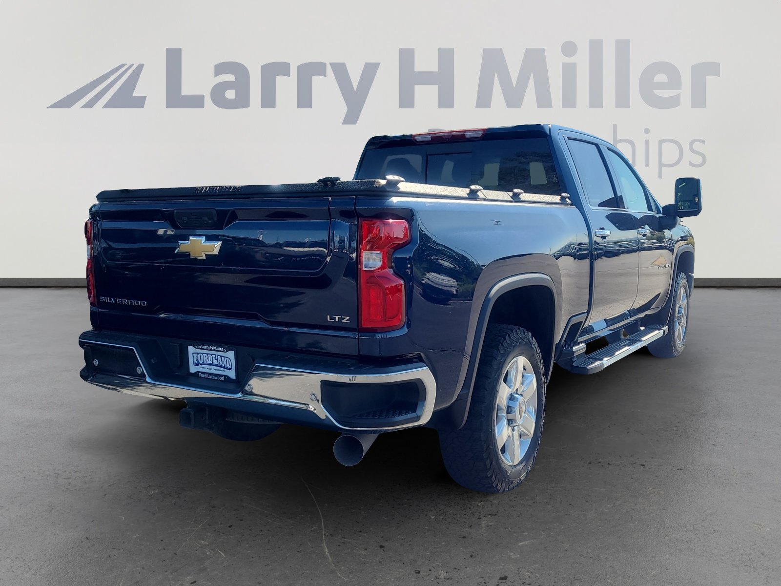 Used 2022 Chevrolet Silverado 2500 LTZ w/ LTZ Plus Package AWD/4WD image 5