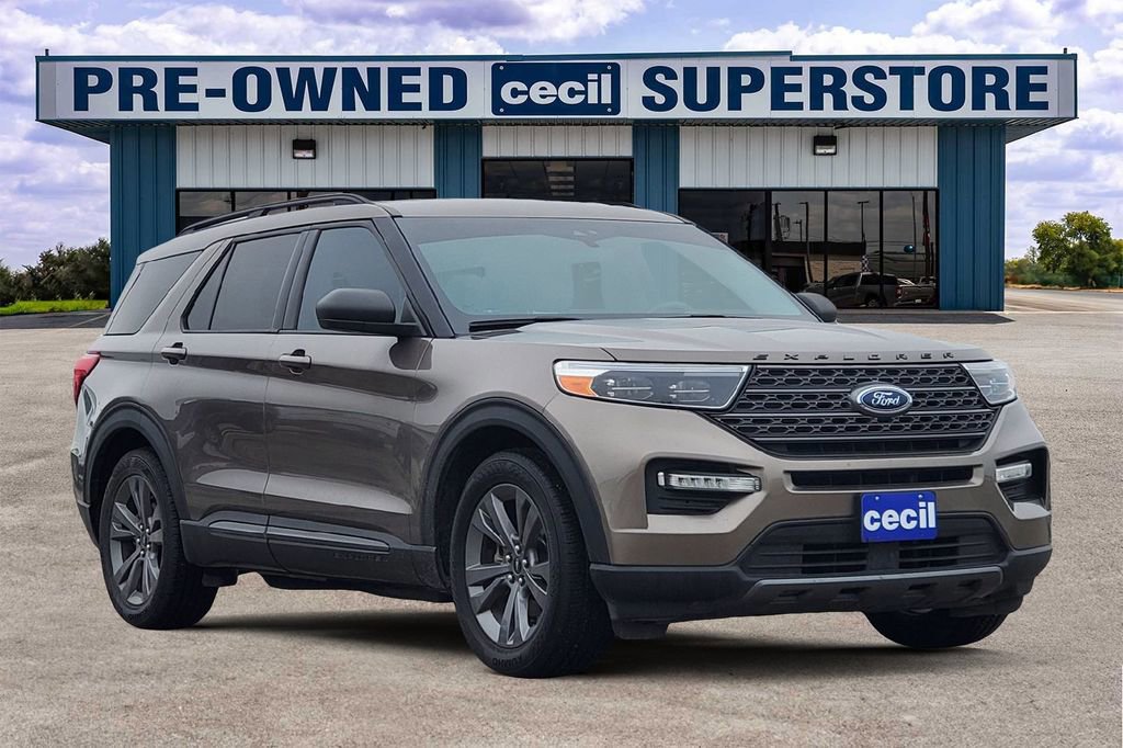 Certified 2021 Ford Explorer XLT w/ Equipment Group 202A RWD image 5