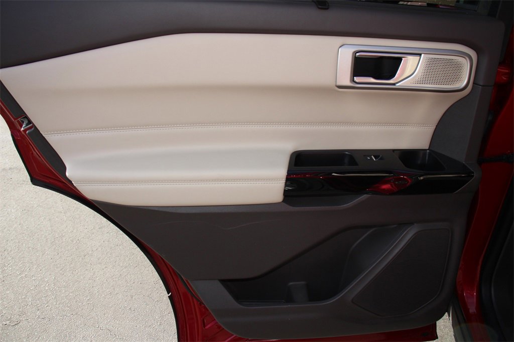 Certified 2021 Ford Explorer Platinum w/ Equipment Group 601A image 20