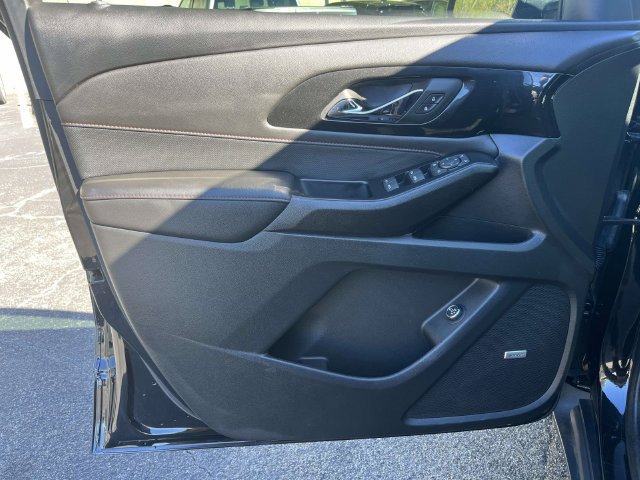 Used 2023 Chevrolet Traverse RS FWD image 17