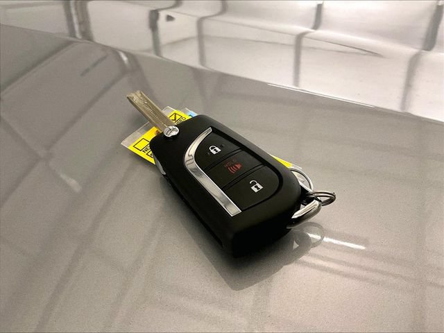Used 2025 Toyota RAV4 LE AWD/4WD image 9