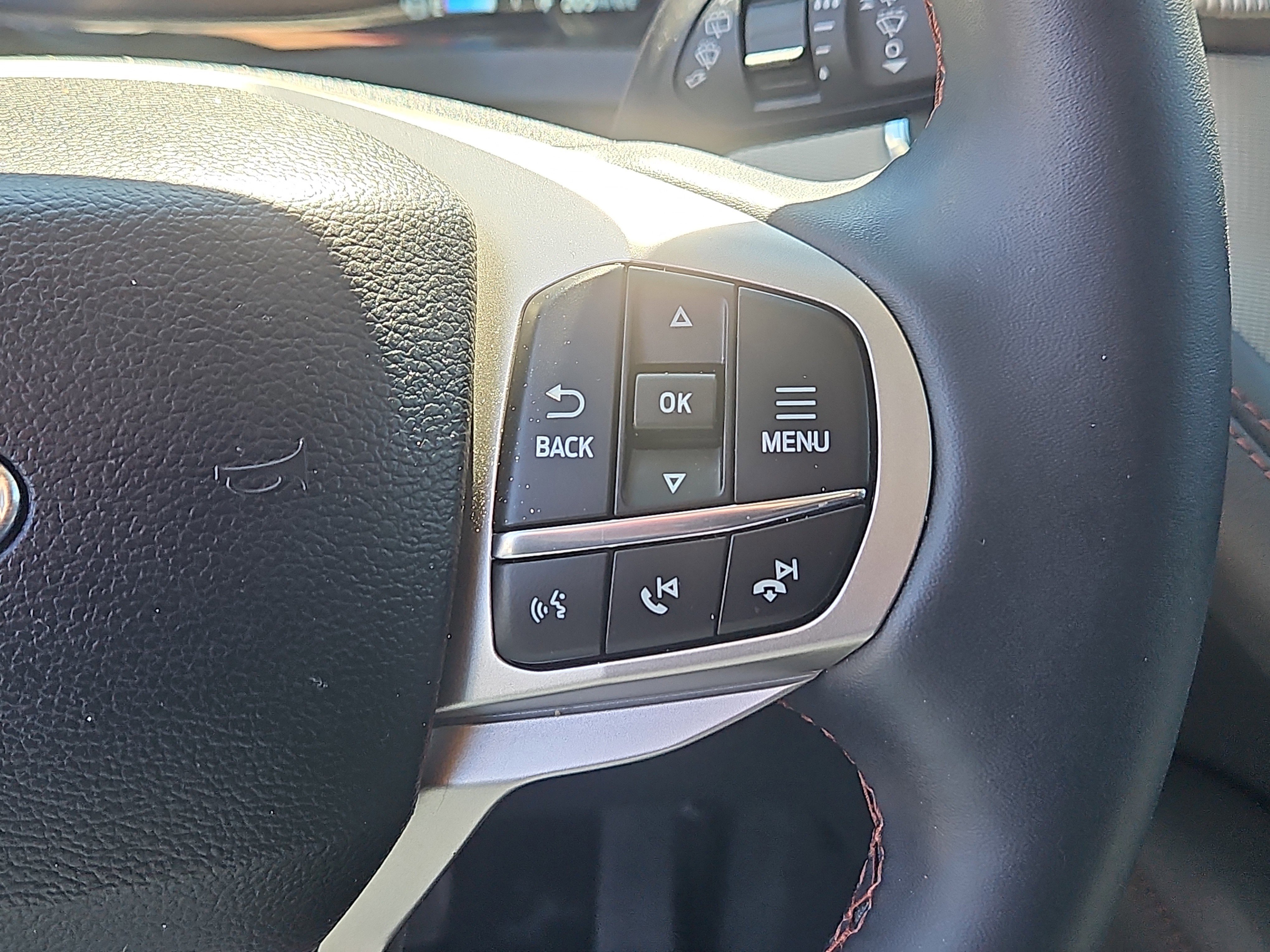 Certified 2025 Ford Explorer Active w/ Active Comfort Package AWD/4WD image 19