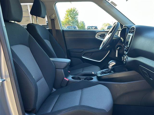 Used 2025 Kia Soul LX w/ LX Technology Package FWD image 28