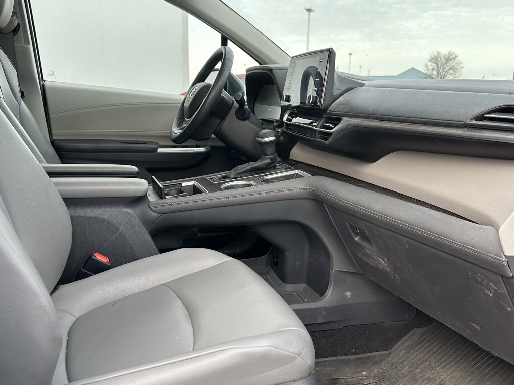 Used 2021 Toyota Sienna XLE image 19