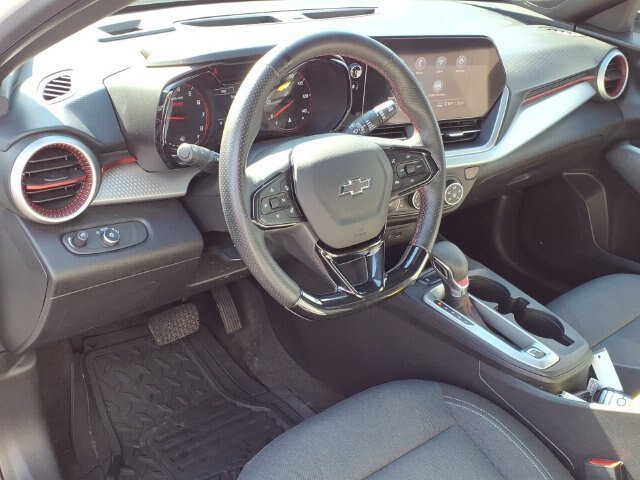 Used 2024 Chevrolet Trax RS FWD image 17