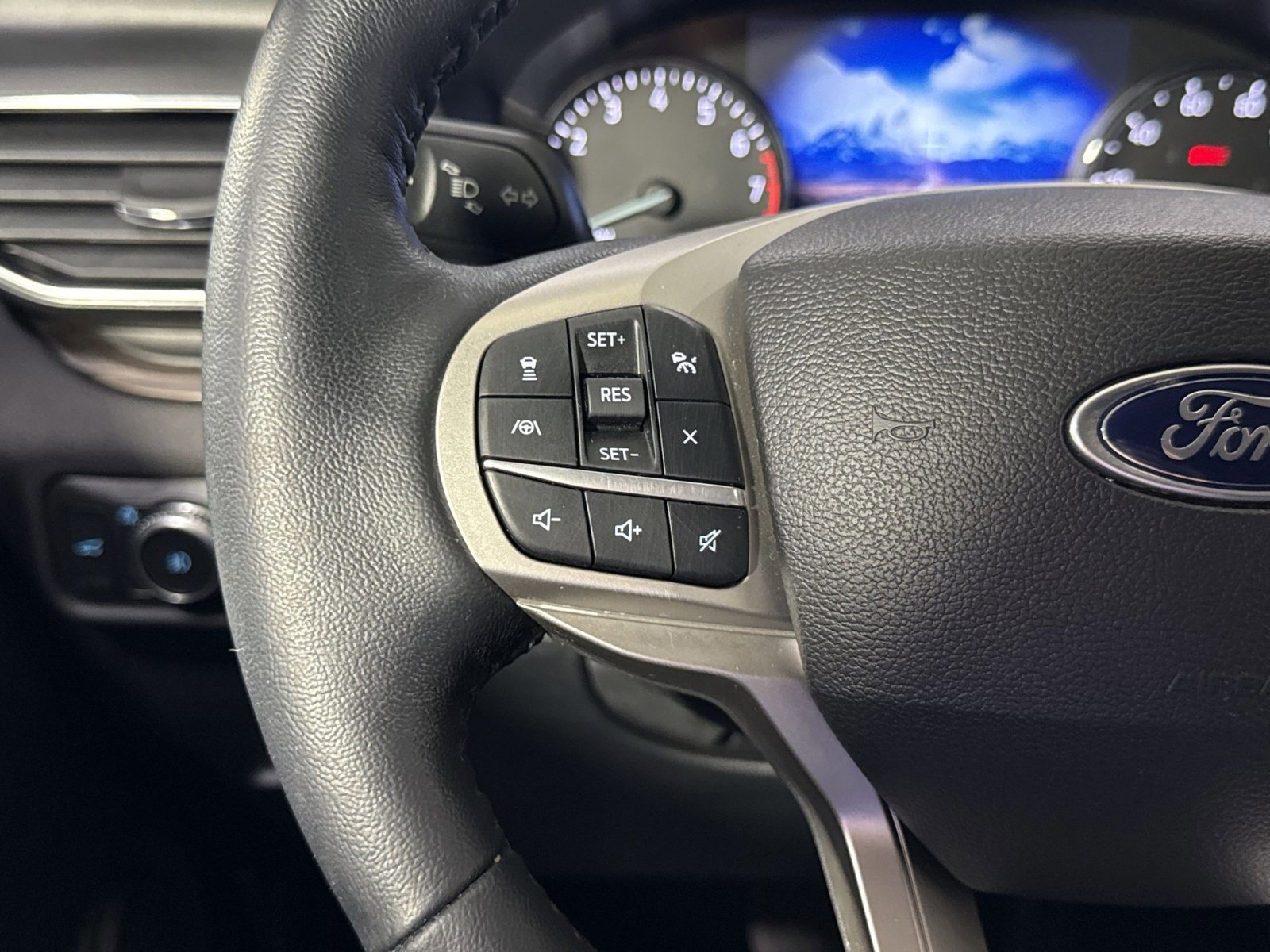 Certified 2022 Ford Explorer Limited w/ Equipment Group 301A RWD image 21