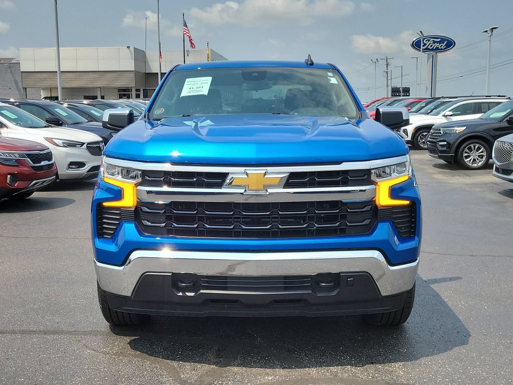Used 2023 Chevrolet Silverado 1500 LT AWD/4WD image 2
