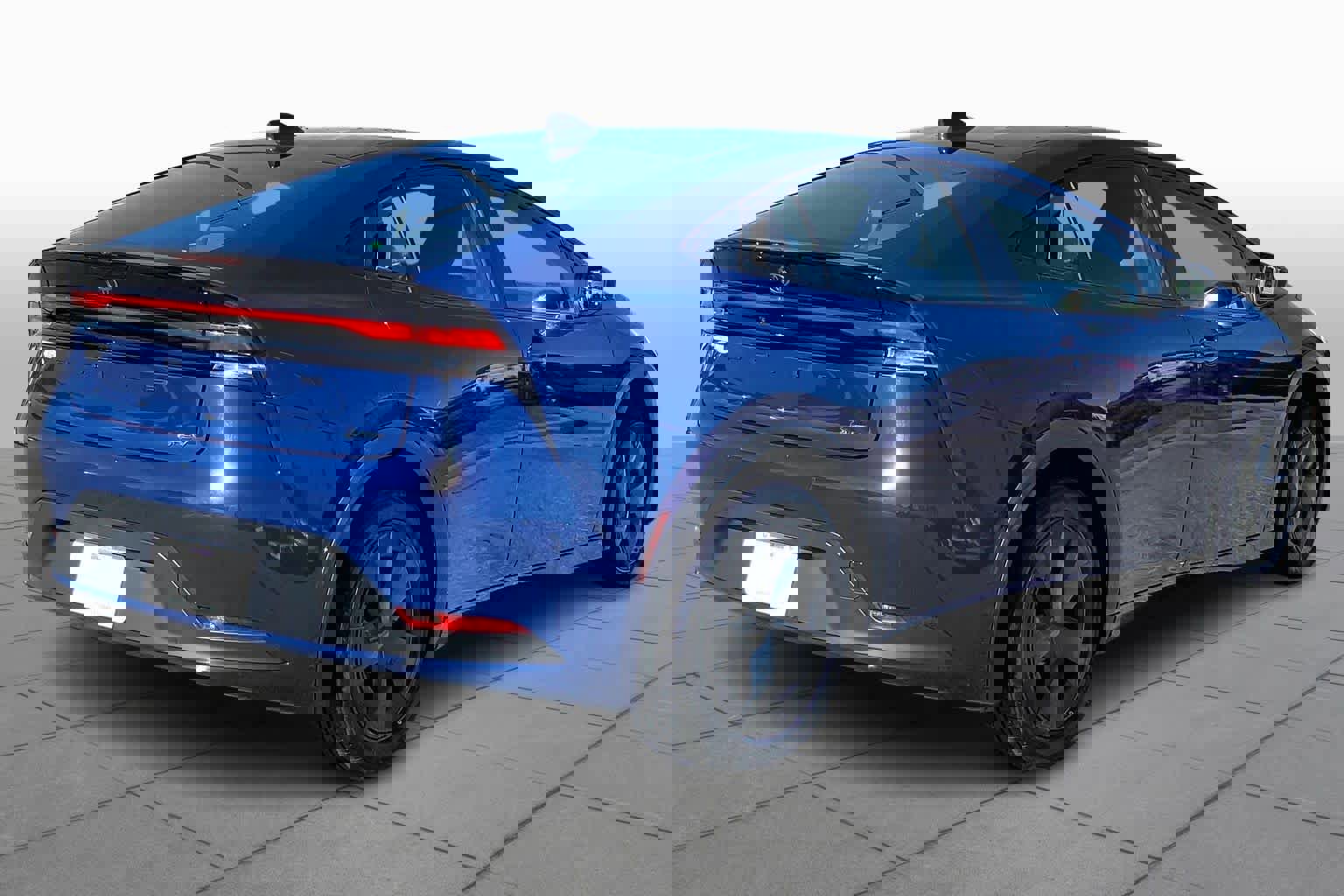 Used 2023 Toyota Prius LE image 3