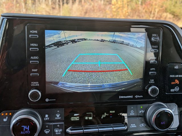 Used 2020 Toyota Highlander XLE image 23