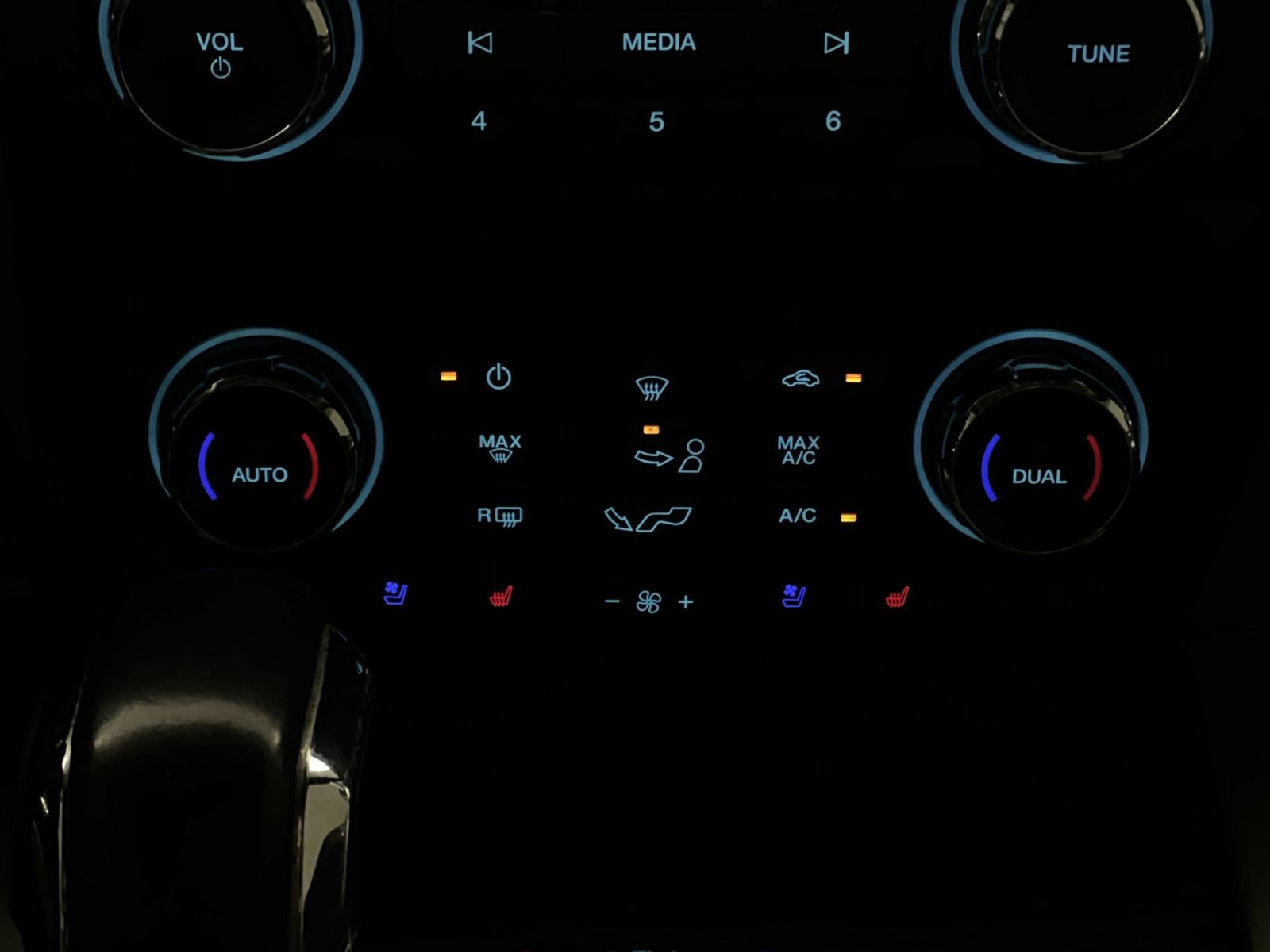 Certified 2019 Ford F150 Lariat w/ Trailer Tow Package AWD/4WD image 20