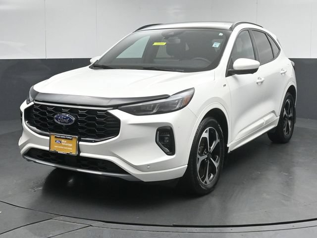 Certified 2023 Ford Escape ST-Line Elite w/ Class II Trailer Tow Package AWD/4WD image 3