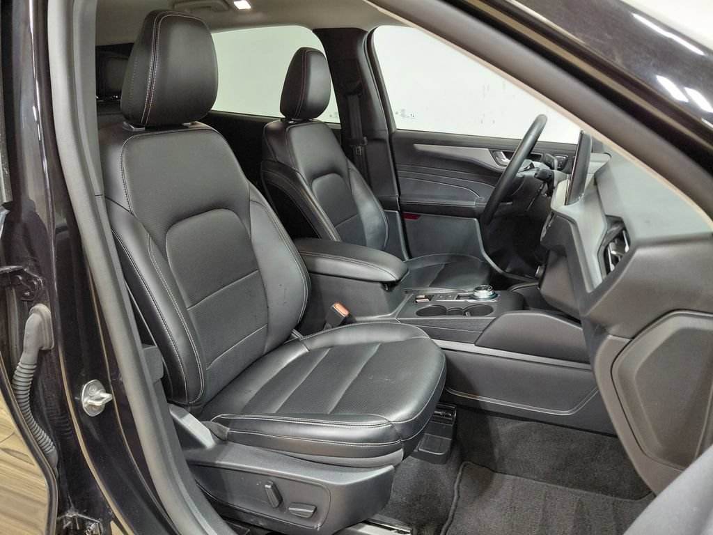 Certified 2025 Ford Escape Platinum AWD/4WD image 26