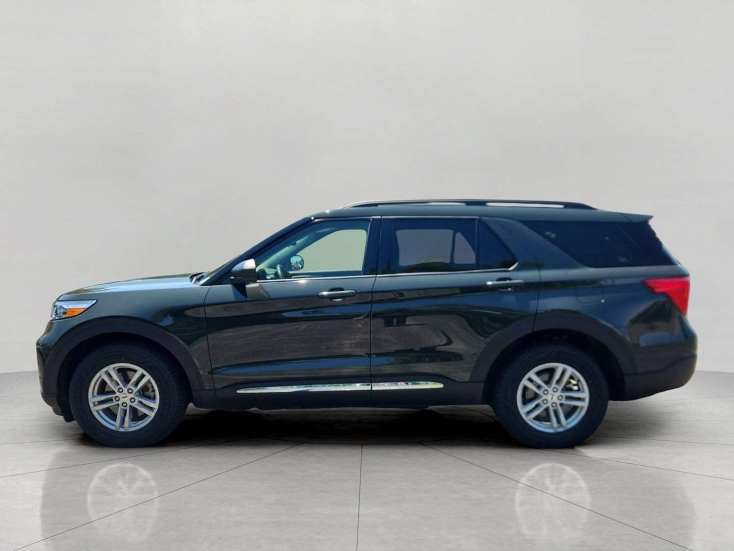 Certified 2024 Ford Explorer XLT w/ Equipment Group 202A AWD/4WD image 12