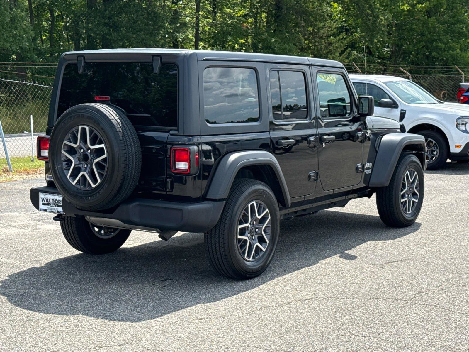 Used 2020 Jeep Wrangler Unlimited Sport S AWD/4WD image 2