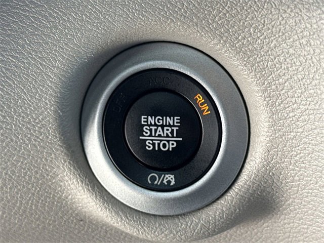 Used 2024 Chrysler Pacifica Touring-L image 39