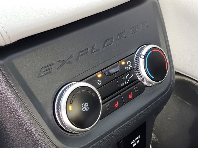 Certified 2025 Ford Explorer Platinum w/ Ultimate Package AWD/4WD image 36