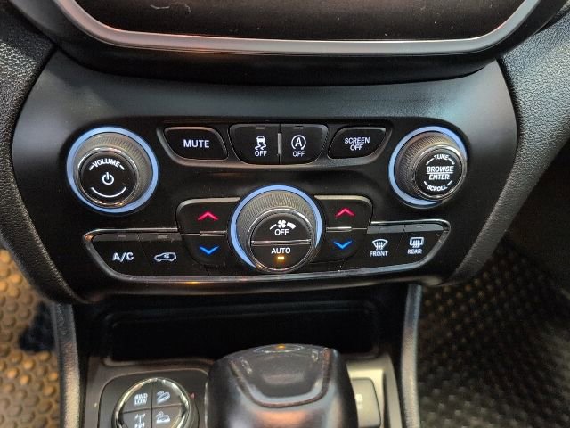 Used 2022 Jeep Cherokee Trailhawk w/ Trailhawk Elite Value Package AWD/4WD image 24