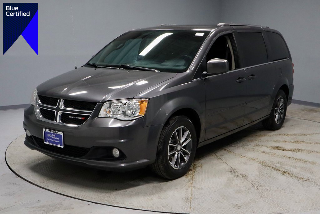 Used 2017 Dodge Grand Caravan SXT image 1
