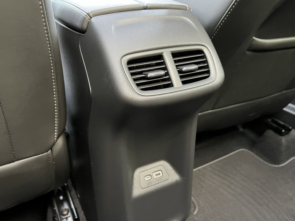 Used 2022 Buick Envision Essence w/ Technology Package I image 39