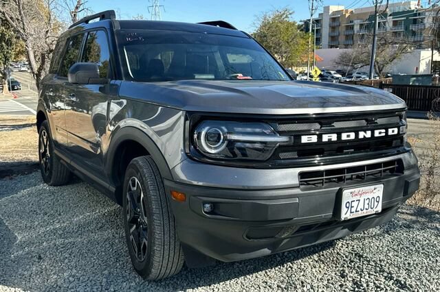 Certified 2023 Ford Bronco Sport Outer Banks w/ Tech Package AWD/4WD image 2