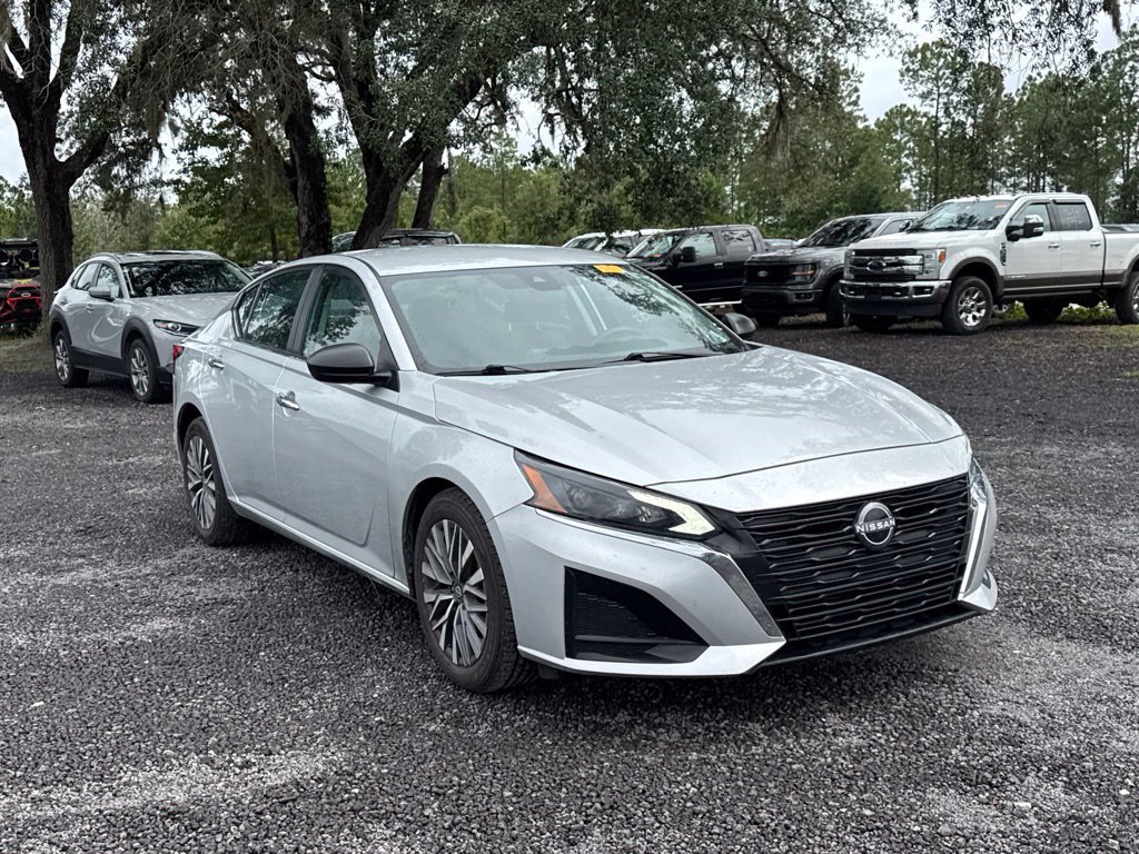 Used 2025 Nissan Altima 2.5 SV FWD image 7