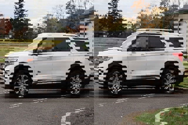 Certified 2022 Ford Explorer King Ranch w/ Technology Package image 12