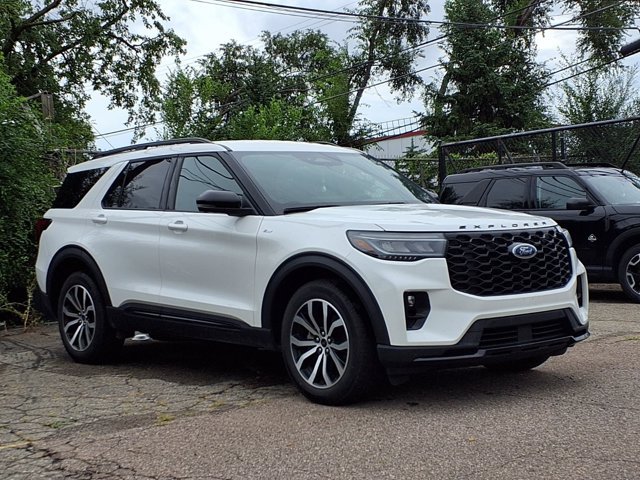 Certified 2025 Ford Explorer ST-Line AWD/4WD image 1