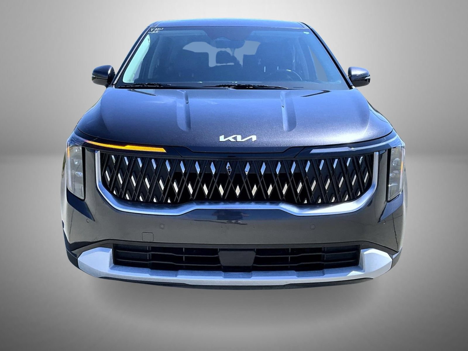 Used 2025 Kia Carnival FWD image 2