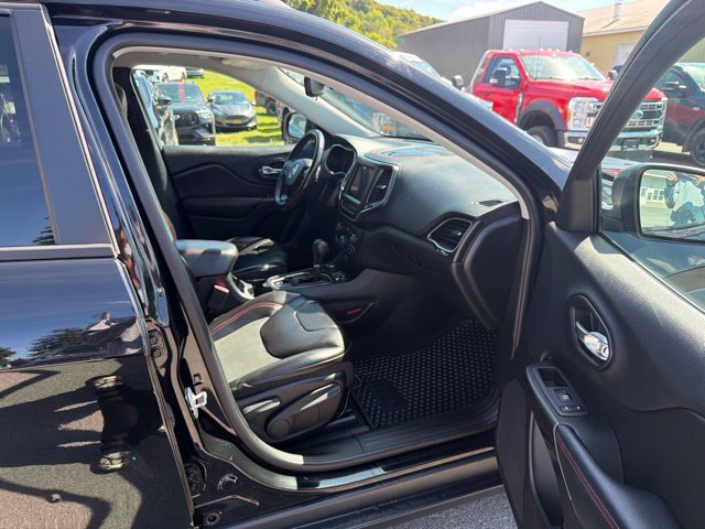 Used 2019 Jeep Cherokee Trailhawk w/ Cold Weather Group AWD/4WD image 33