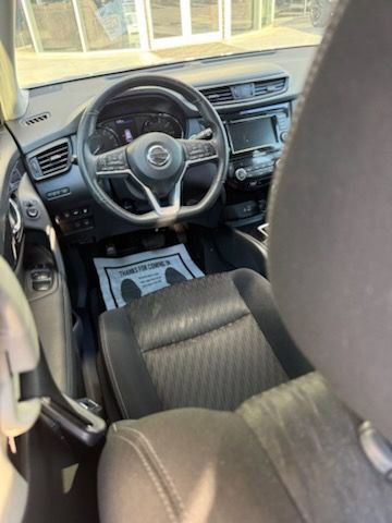Used 2020 Nissan Rogue SV image 6